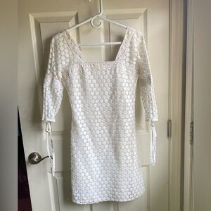 Solitaire Embroidered white dress, size S, great condition